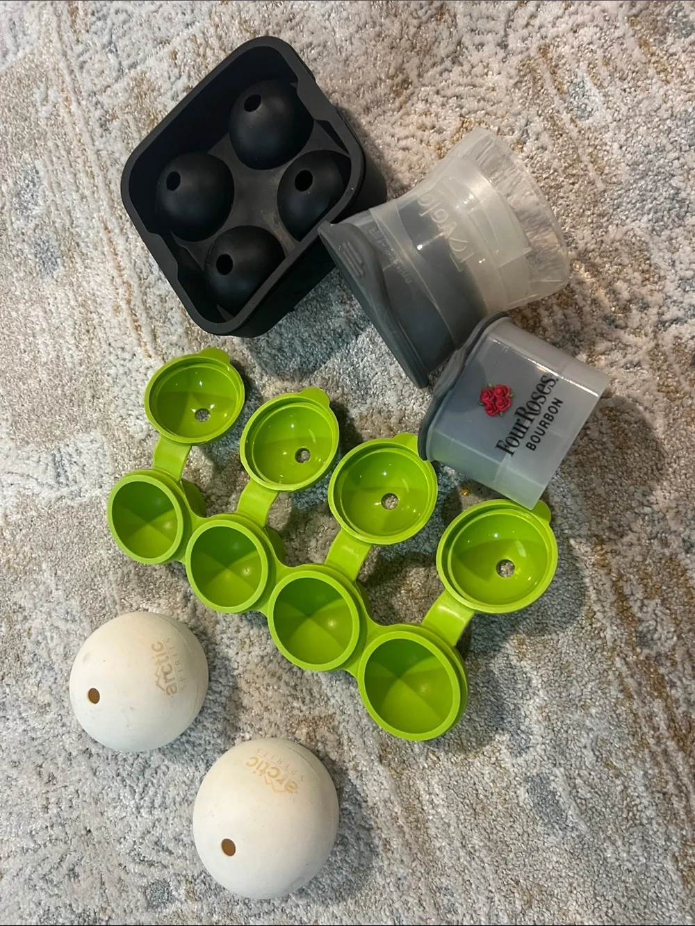 Silicone Ice Molds and Green Spherical Ice Tray Set lot bourbon z18